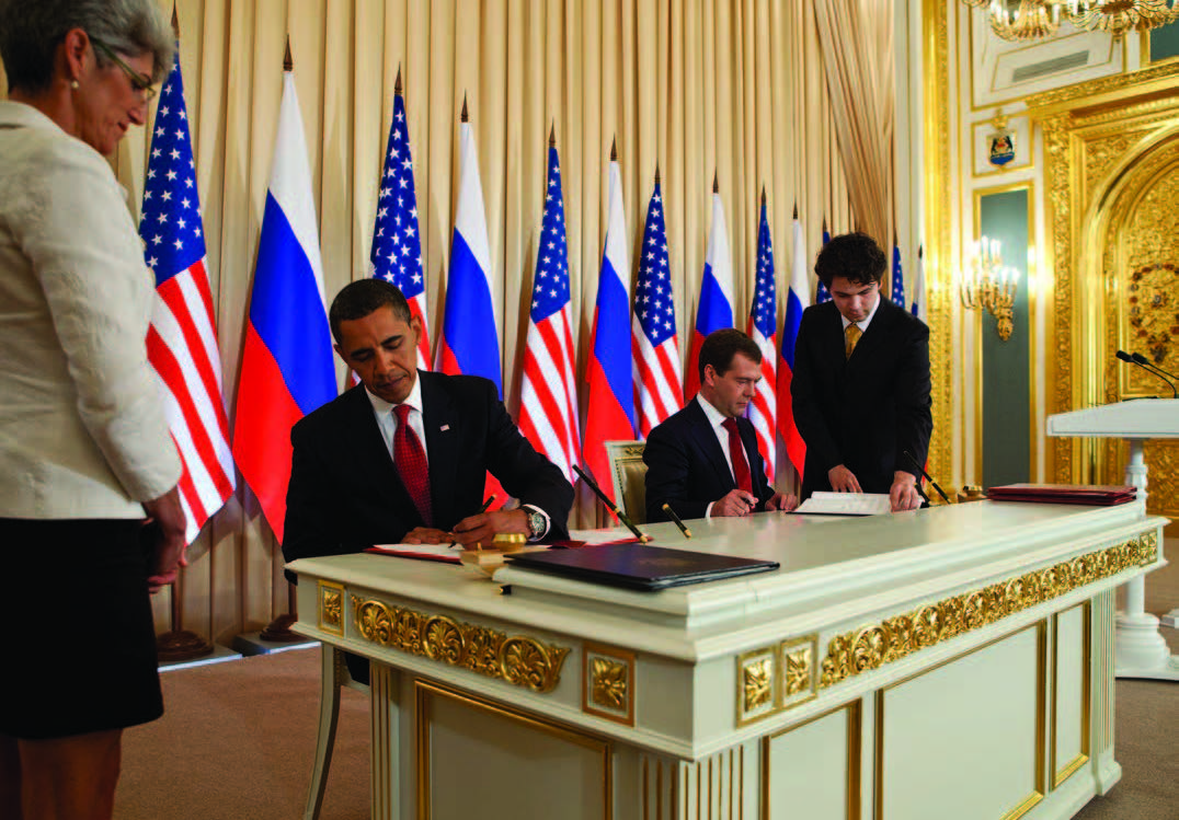 President Barack Obama and Russian President Dmitry Medvedev sign preliminary agreement to reduce American and Russian nucleararsenals after meetings at Kremlin, July 6, 2009 (The White House/Chuck Kennedy)